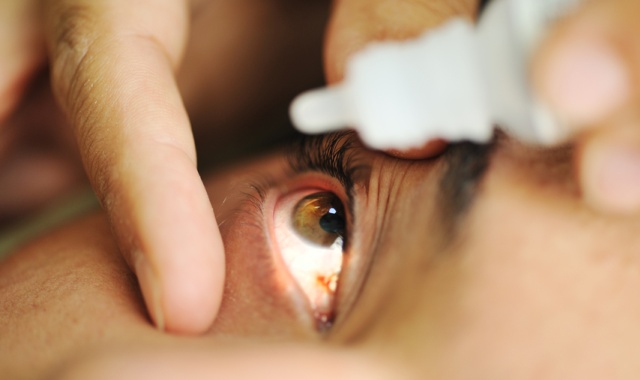 Закапывание глазных капель